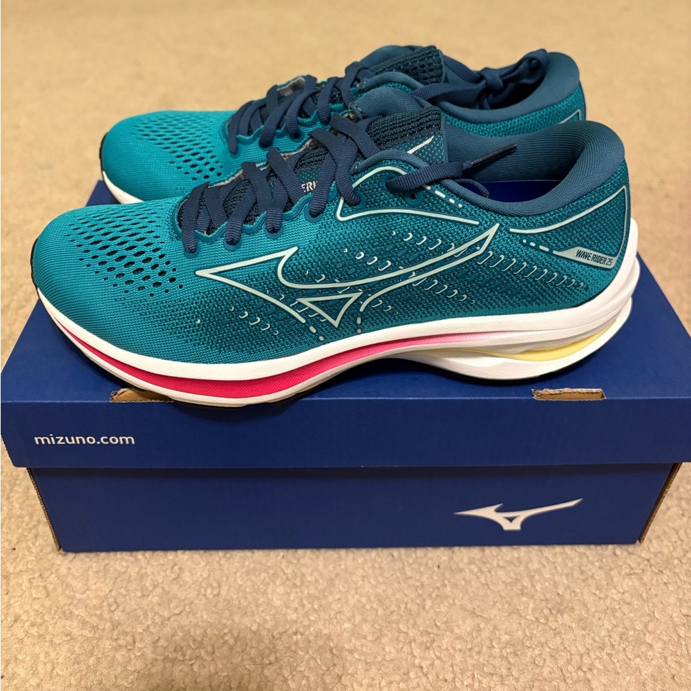 Mizuno Wave Rider 25 - size 7 NEW in box